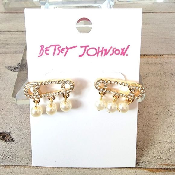 NWT BETSEY JOHNSON SAFETY PIN DIAMOND PEARL EARRINGS - Picture 1 of 3